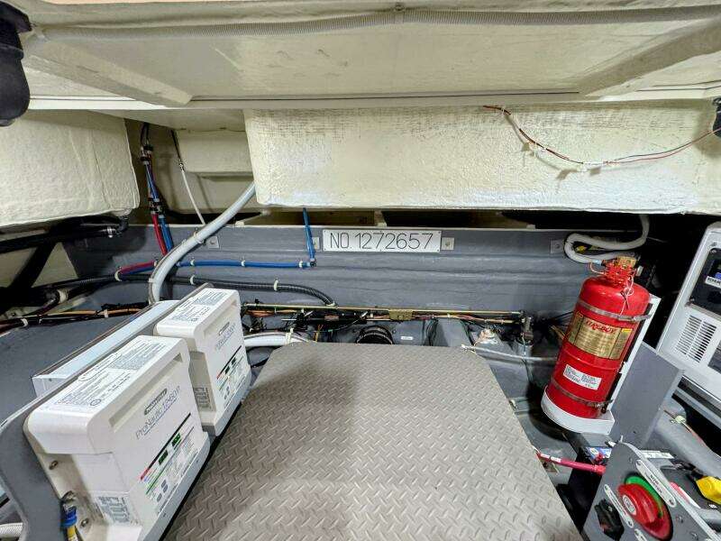 R amp R 37ft Carver Yacht For Sale