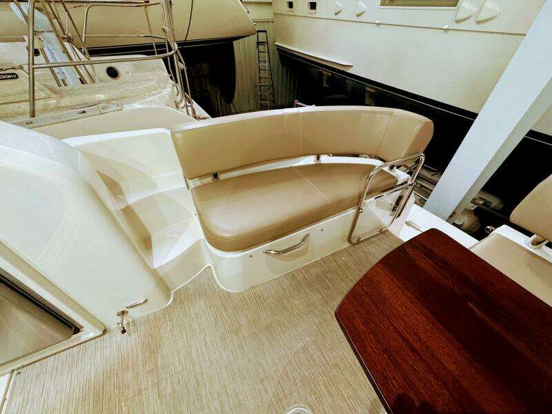 R amp R 37ft Carver Yacht For Sale