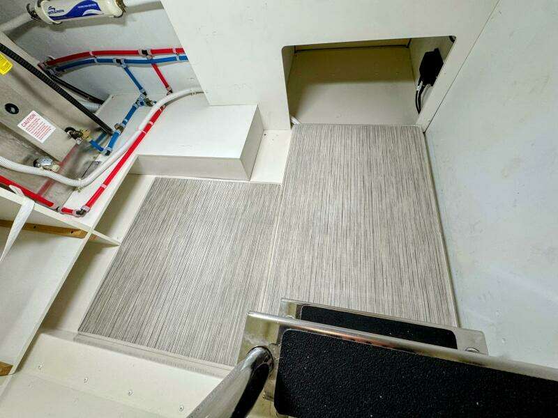 R amp R 37ft Carver Yacht For Sale