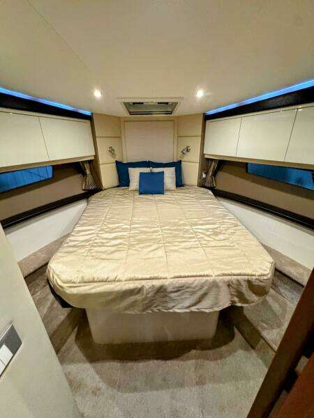 R amp R 37ft Carver Yacht For Sale