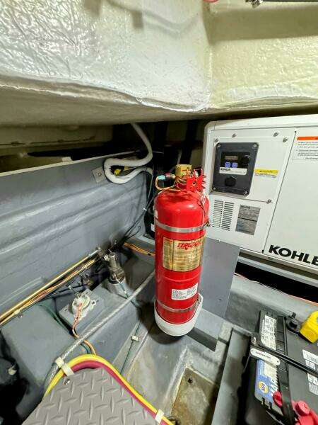 R amp R 37ft Carver Yacht For Sale