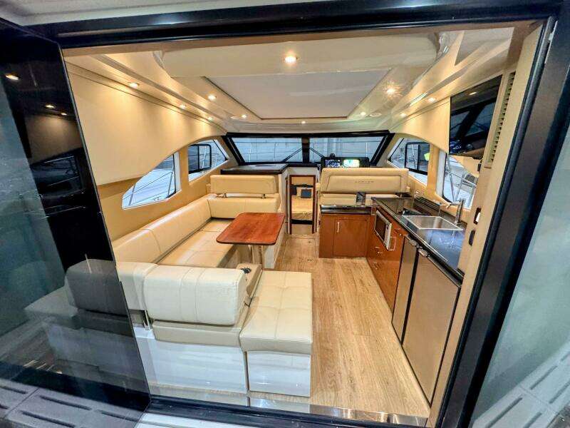 R amp R 37ft Carver Yacht For Sale