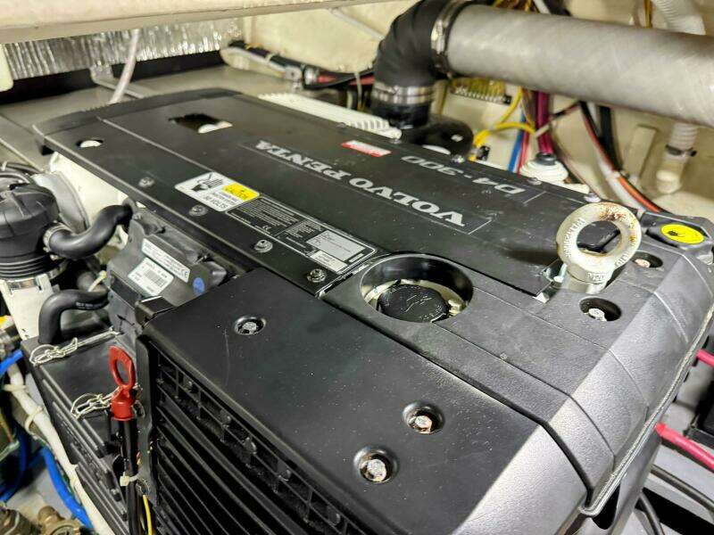 R amp R 37ft Carver Yacht For Sale