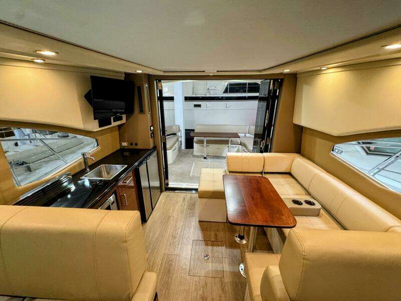 R amp R 37ft Carver Yacht For Sale