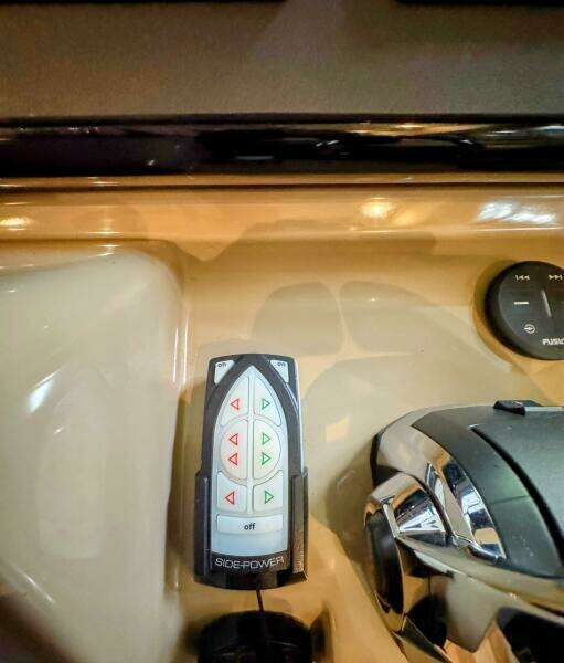 R amp R 37ft Carver Yacht For Sale