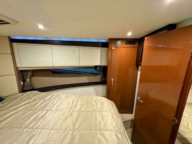 R amp R 37ft Carver Yacht For Sale