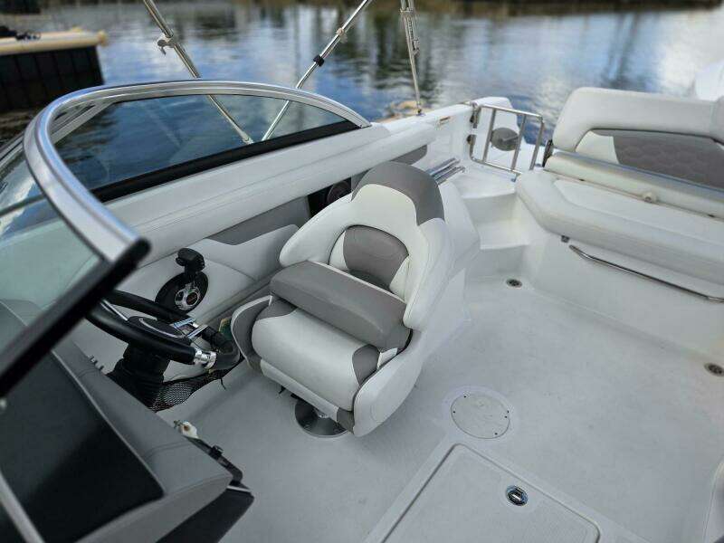 22ft Four Winns Yacht For Sale