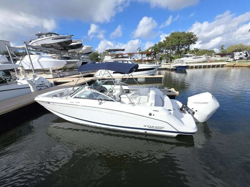 22ft Four Winns Yacht For Sale
