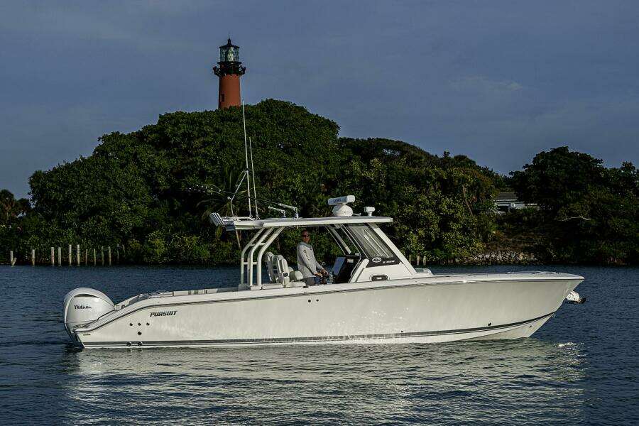 32ft Pursuit Yacht For Sale