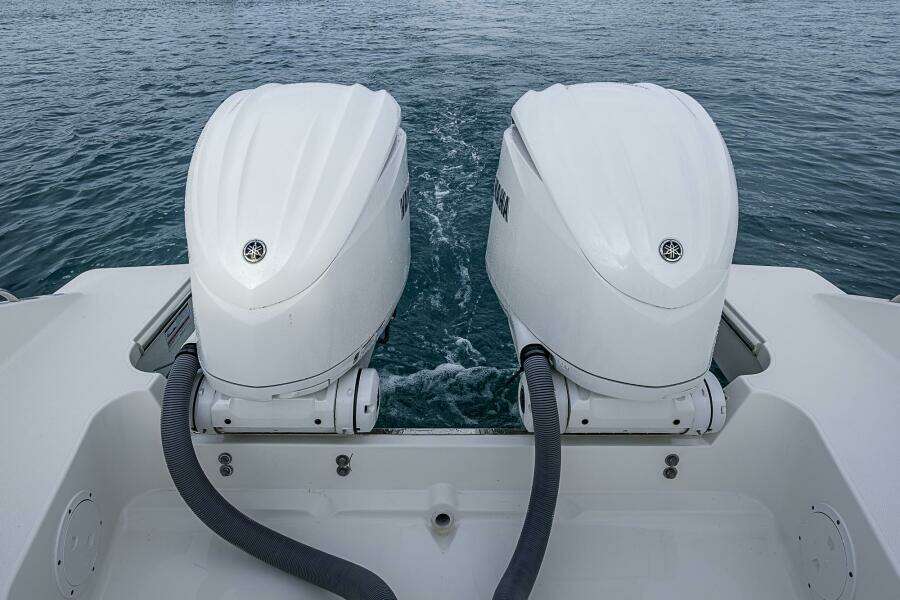 32ft Pursuit Yacht For Sale