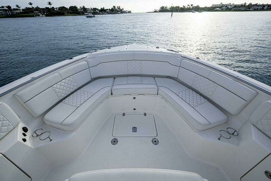 32ft Pursuit Yacht For Sale