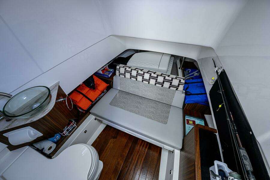 32ft Pursuit Yacht For Sale