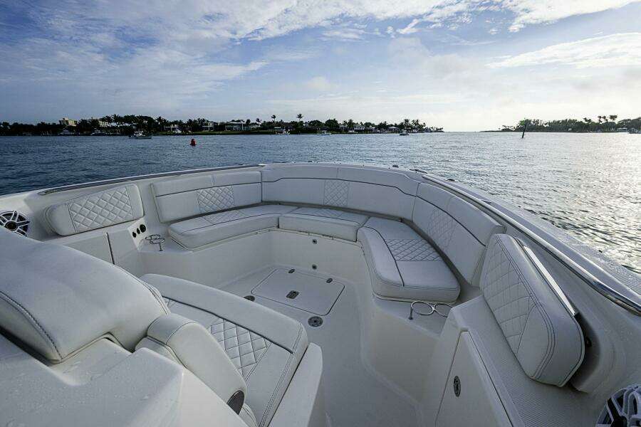 32ft Pursuit Yacht For Sale