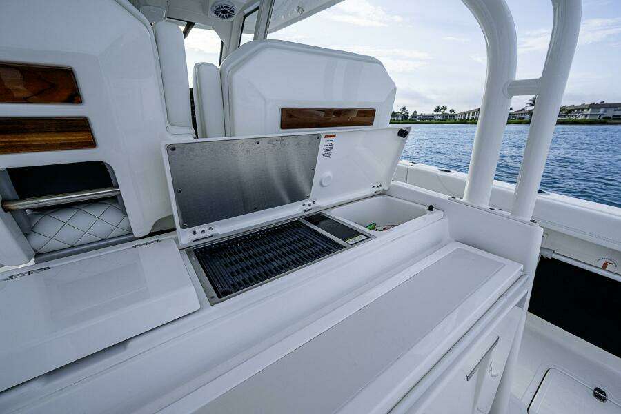 32ft Pursuit Yacht For Sale