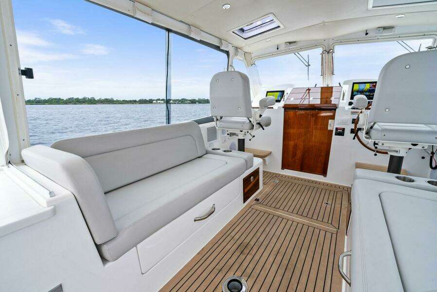 Tumalum 35ft MJM Yacht For Sale