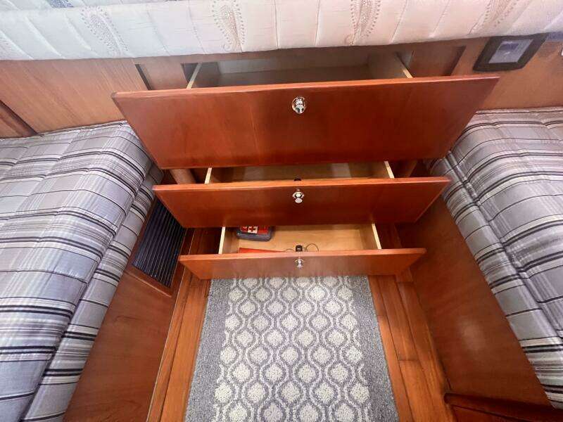 Les Suz 31ft Mainship Yacht For Sale