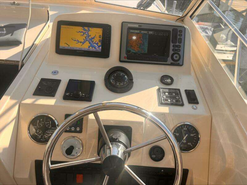 Les Suz 31ft Mainship Yacht For Sale