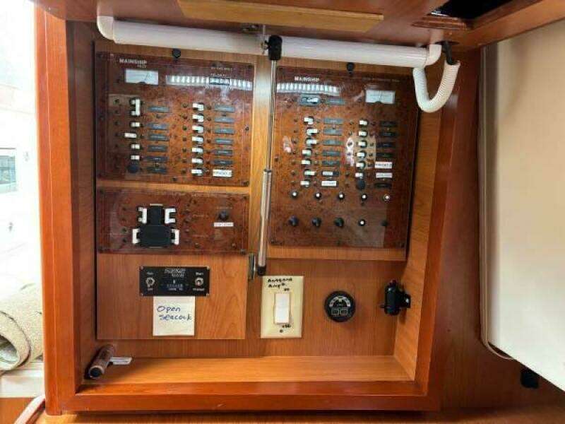 Les Suz 31ft Mainship Yacht For Sale