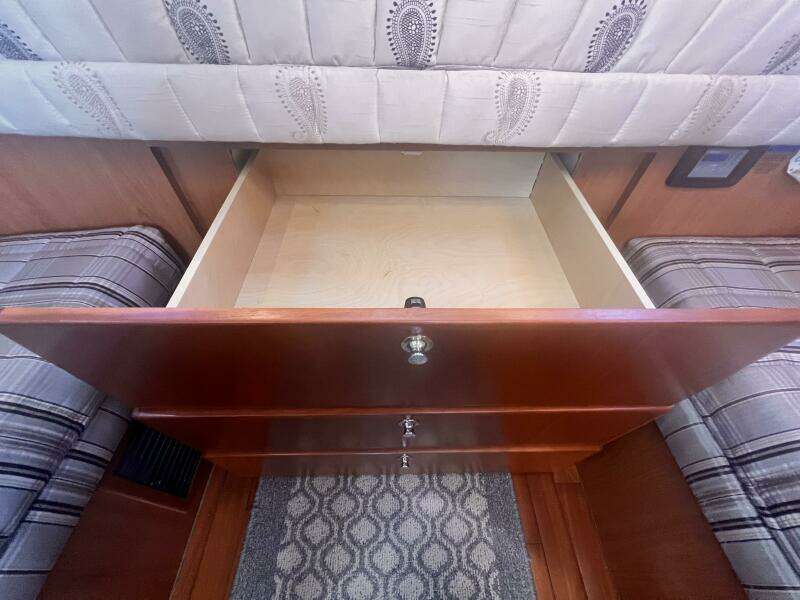 Les Suz 31ft Mainship Yacht For Sale