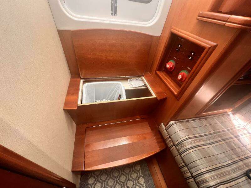 Les Suz 31ft Mainship Yacht For Sale