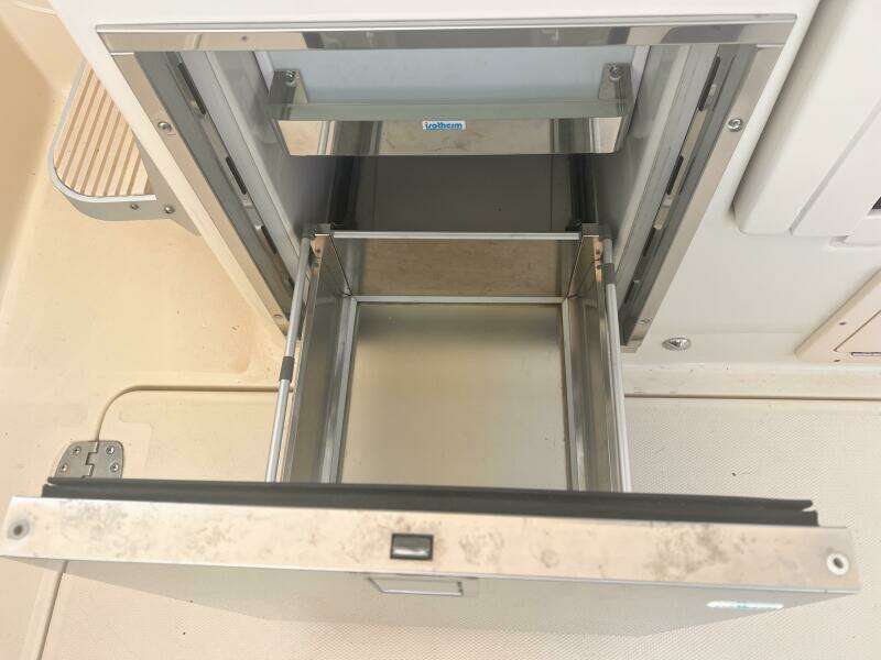 Les Suz 31ft Mainship Yacht For Sale