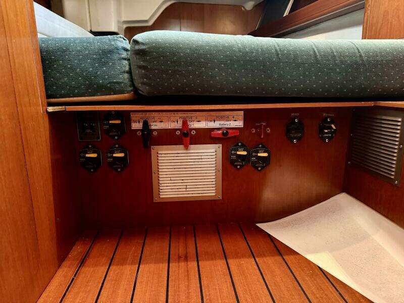 Eda 47ft Beneteau Yacht For Sale