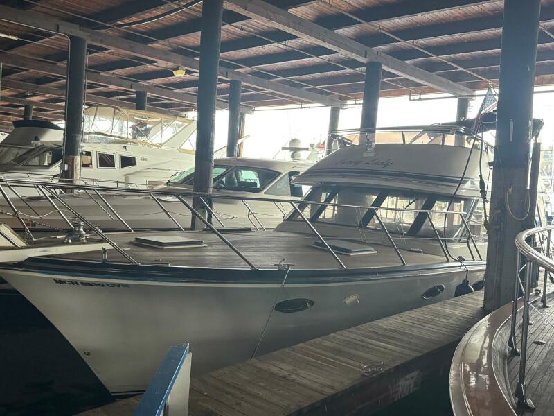 photo of 53' Symbol 53' Sedan 1990