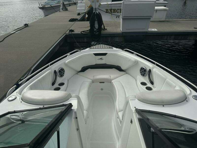 Live Life 27ft Monterey Yacht For Sale