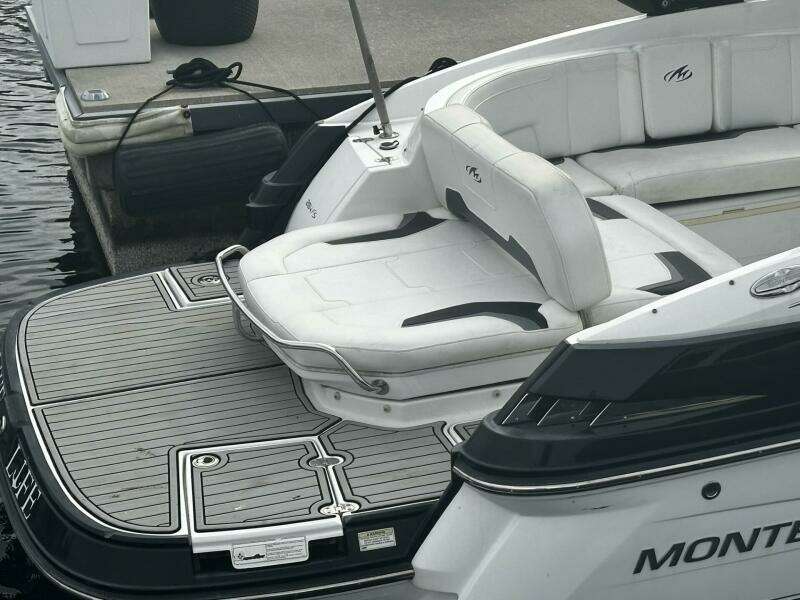 Live Life 27ft Monterey Yacht For Sale