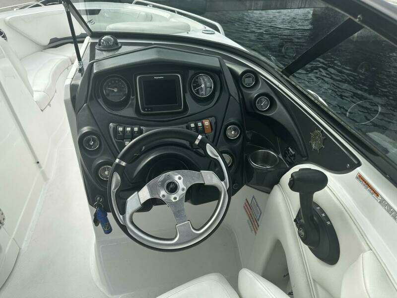 Live Life 27ft Monterey Yacht For Sale