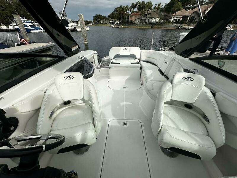 Live Life 27ft Monterey Yacht For Sale