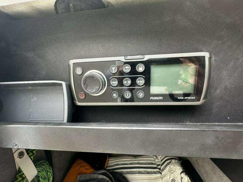 Live Life 27ft Monterey Yacht For Sale