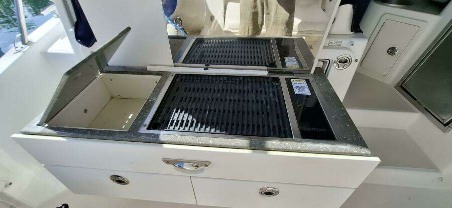 Whaler 31ft Boston Whaler Yacht For Sale