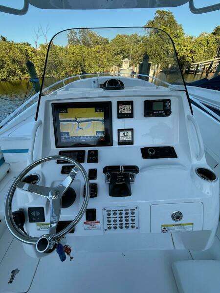 INSIGNIA 32ft Intrepid Yacht For Sale