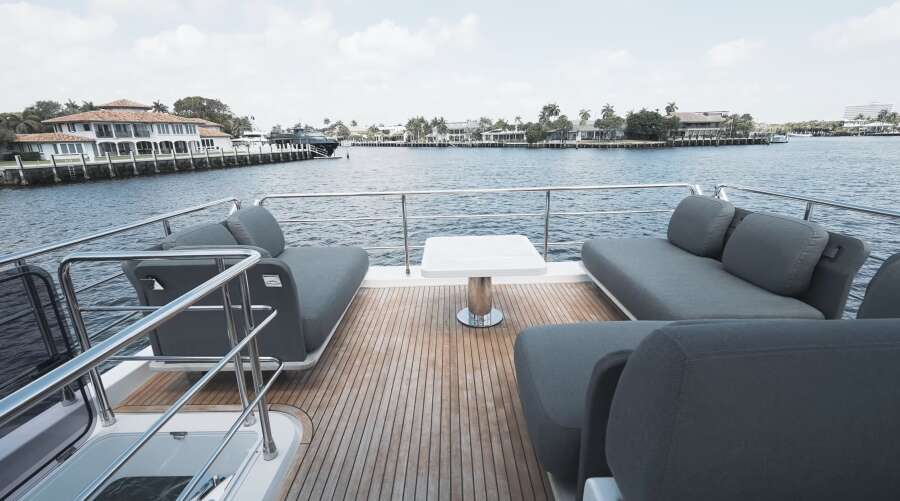 60ft Azimut Yacht For Sale