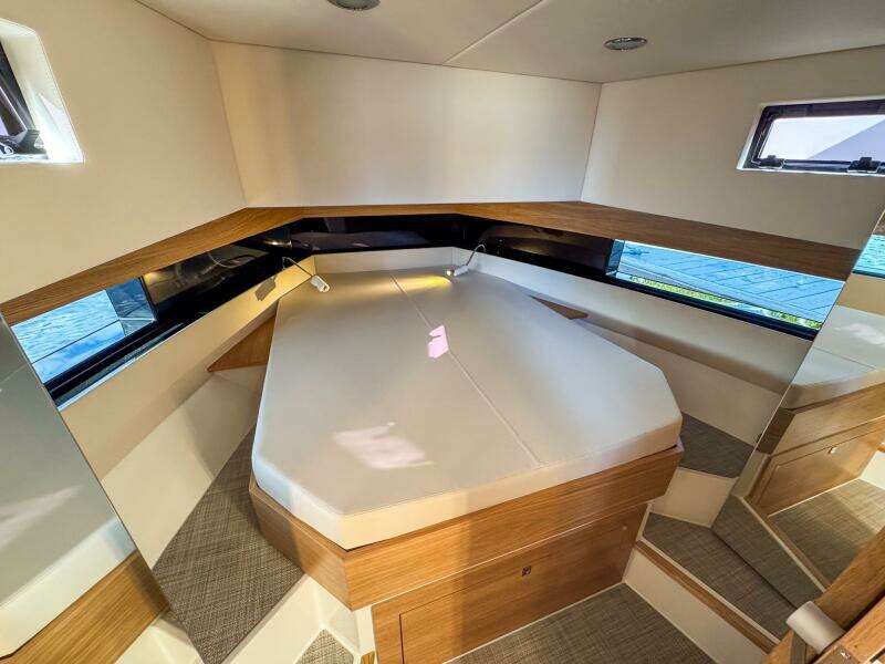 42ft De Antonio Yacht For Sale