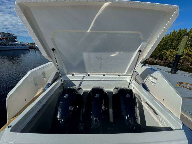 42ft De Antonio Yacht For Sale