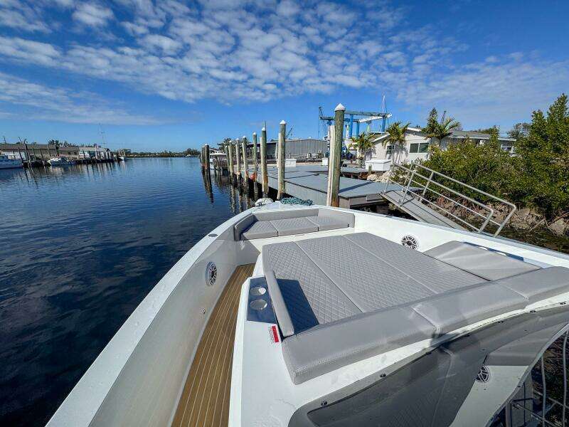 42ft De Antonio Yacht For Sale