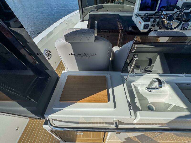 42ft De Antonio Yacht For Sale