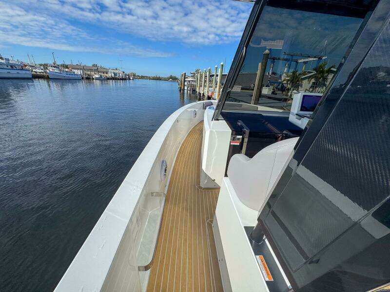 42ft De Antonio Yacht For Sale