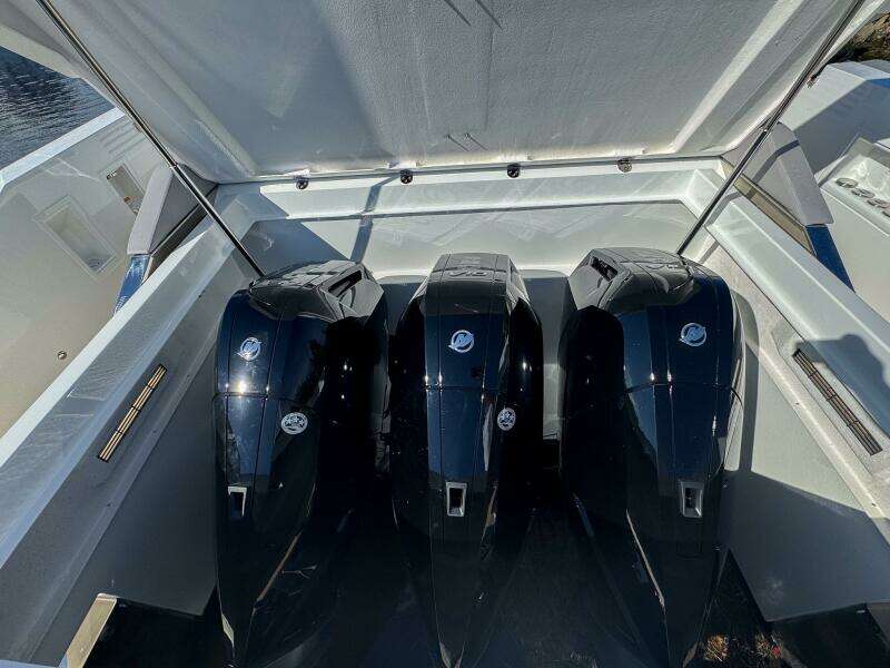 42ft De Antonio Yacht For Sale