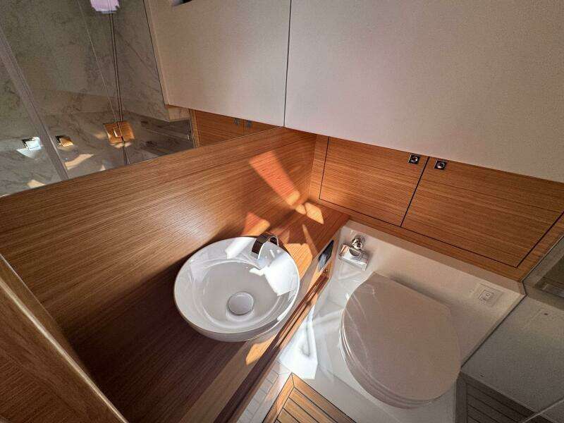 42ft De Antonio Yacht For Sale