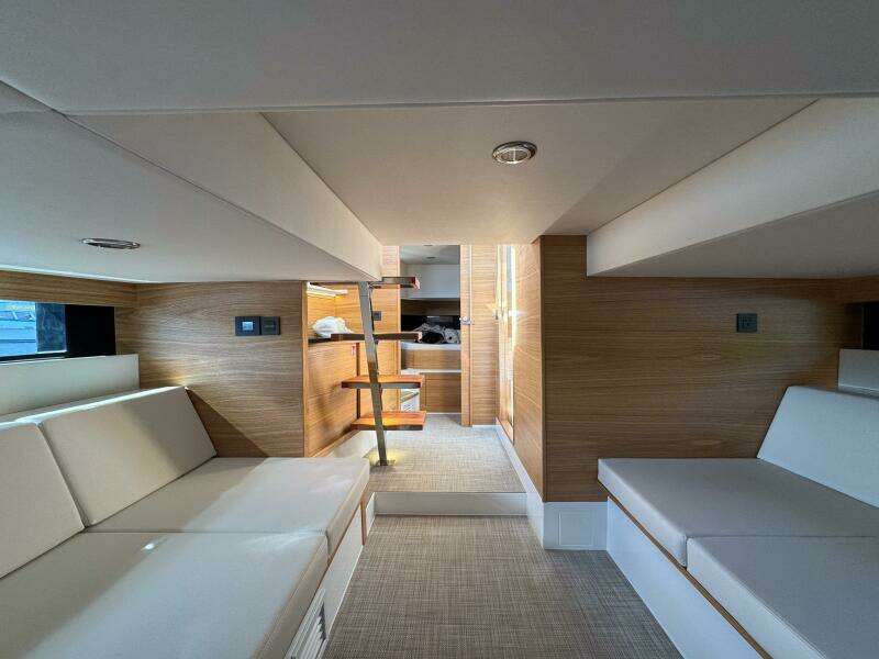 42ft De Antonio Yacht For Sale