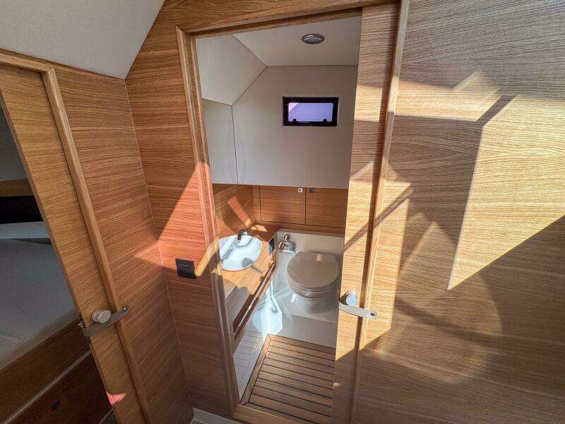 42ft De Antonio Yacht For Sale