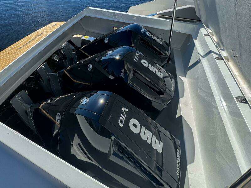 42ft De Antonio Yacht For Sale