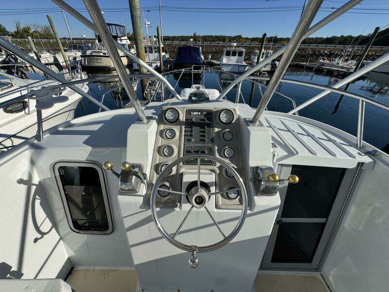 29ft Luhrs Yacht For Sale