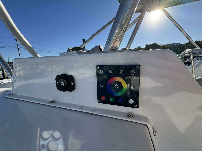 29ft Luhrs Yacht For Sale