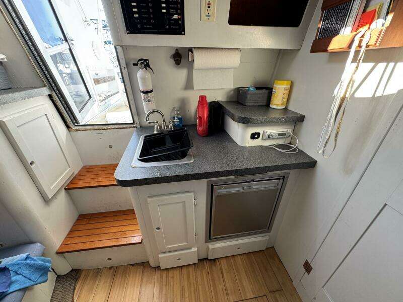 29ft Luhrs Yacht For Sale