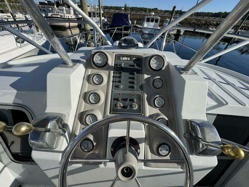 29ft Luhrs Yacht For Sale