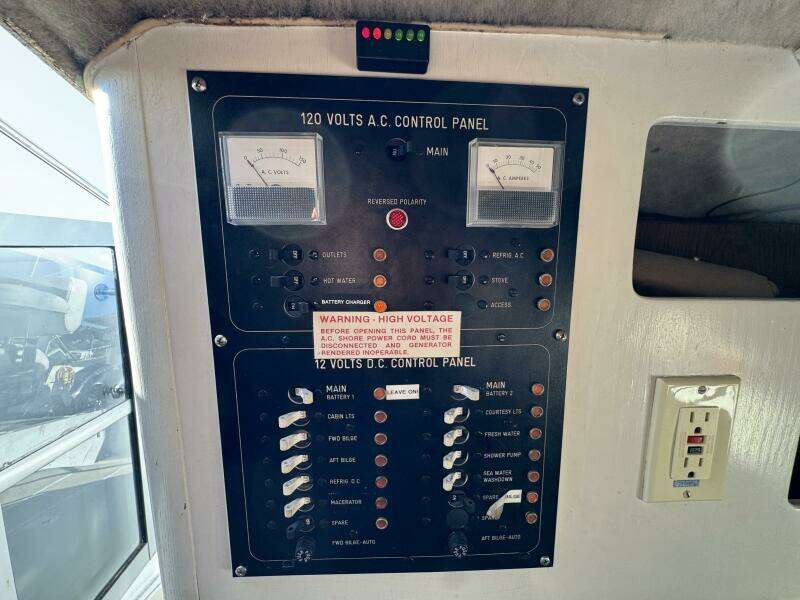 29ft Luhrs Yacht For Sale